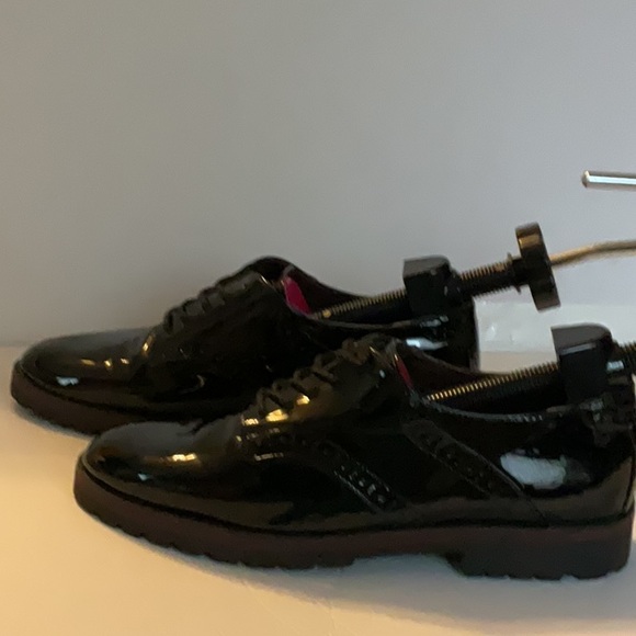 White Mountain Gilly Oxford Patent Leather Shoes - EUC - Picture 11 of 12